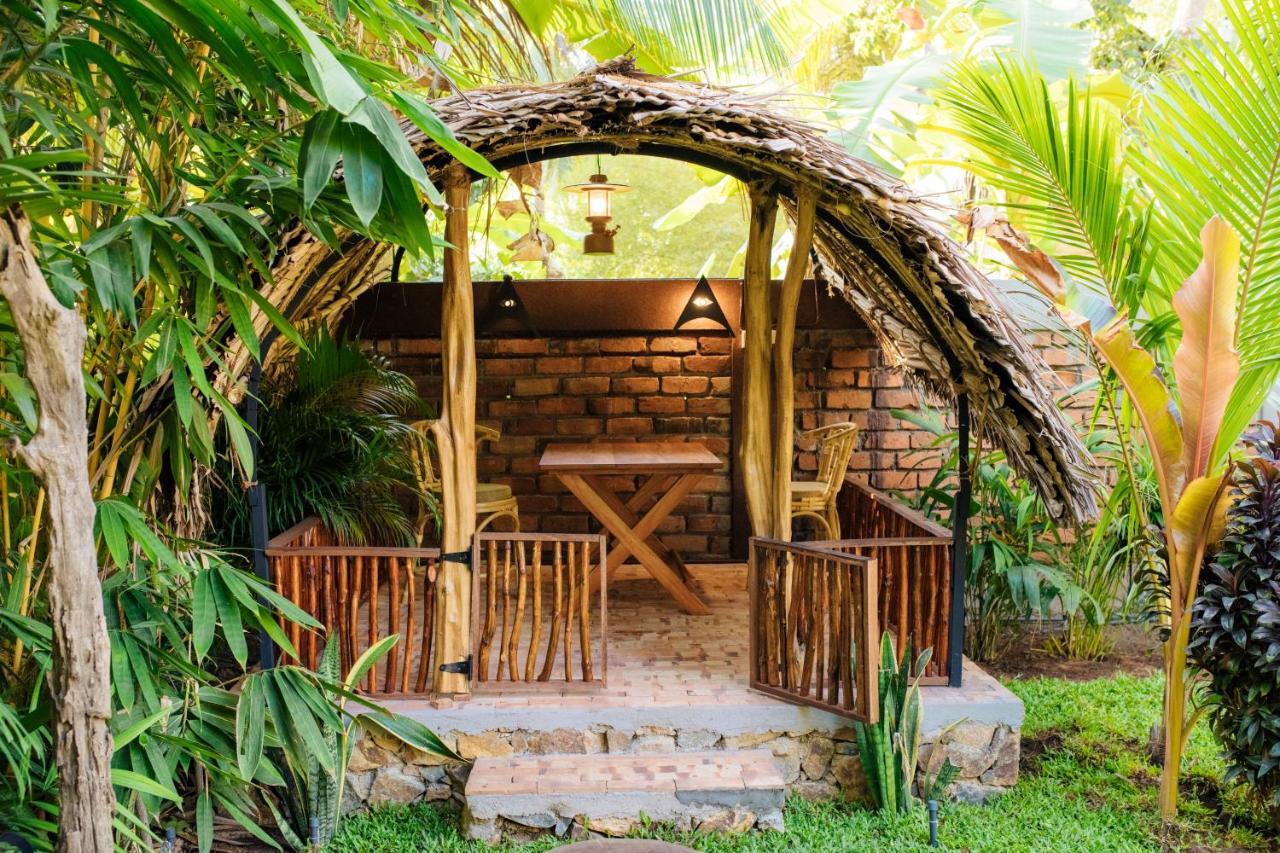 Igabara Hobbit House Hotel Tangalle Exterior photo